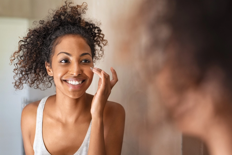 O que é retinol? Conheça 6 usos desse potente ingrediente para a saúde da pele