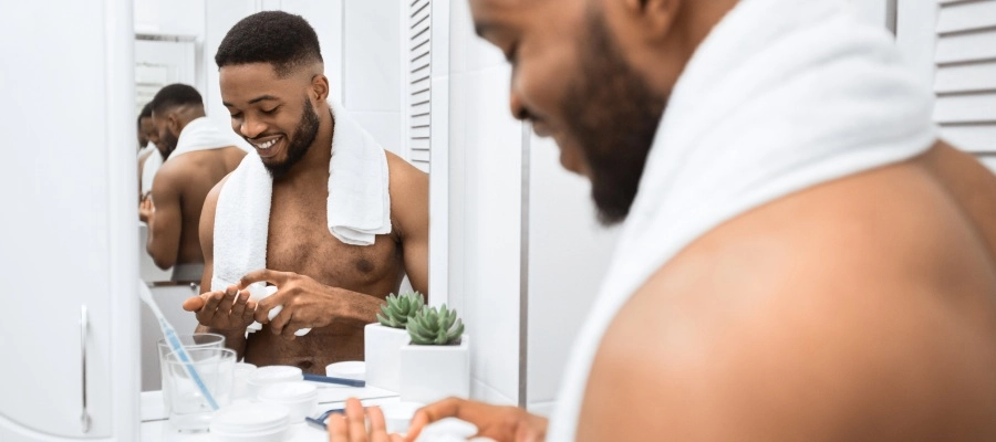 Como fazer limpeza de pele masculina? Confira o passo a passo